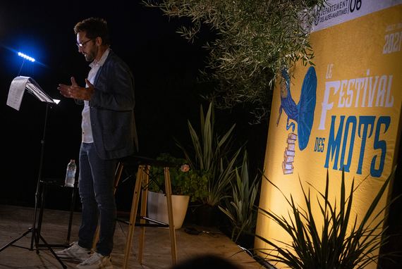 Frédéric Diefenthal au Festival des Mots 2021 à Tourrettes-sur-Loup - Image en taille réelle, .JPG 1,03Mo fenêtre modale